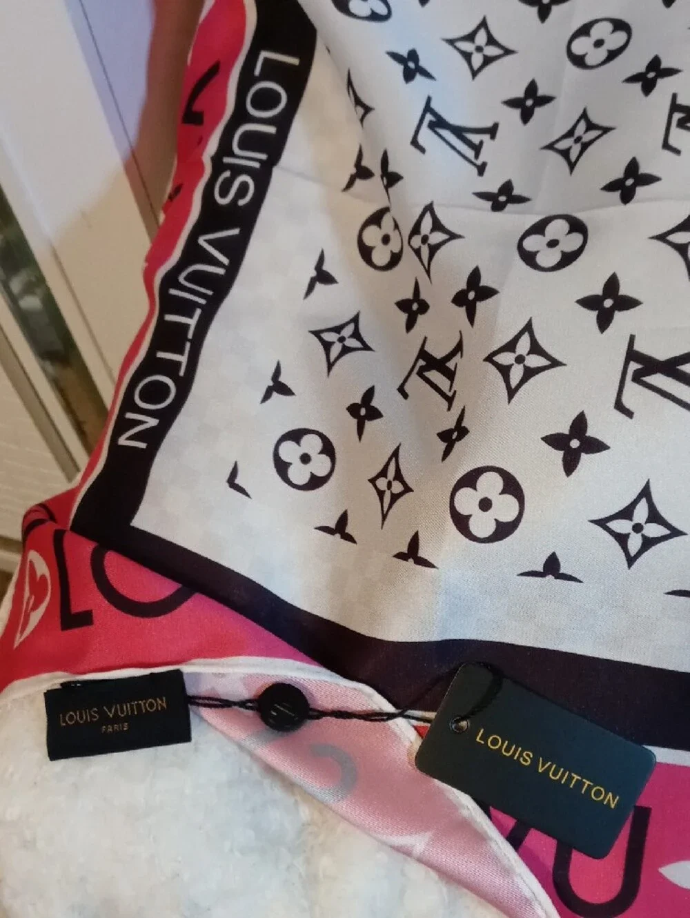 Louis Vuitton Luxury Pink and White Monogram Scarf -